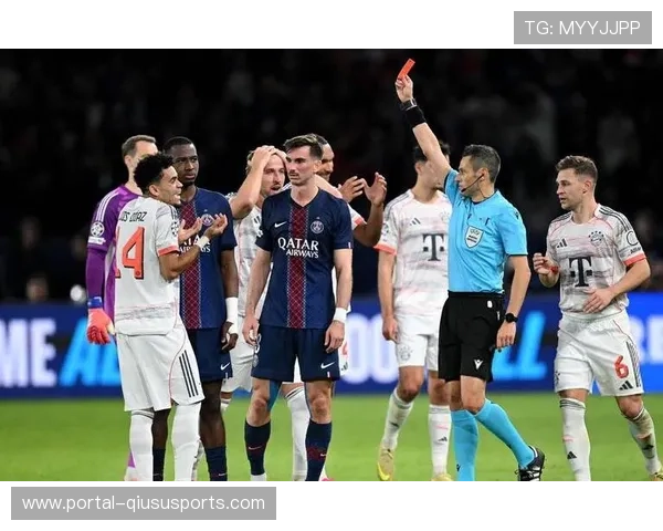 点球决胜后,热刺球员跪地掩面,巴黎门将振臂欢呼 点球决胜后,热刺球员跪地掩面,巴黎门将振臂欢呼